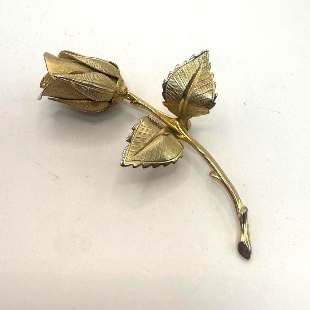Giovanni Gold Tone Rose Bud Brooch‎ Vintage Floral Stem Pin Textured Leaves
